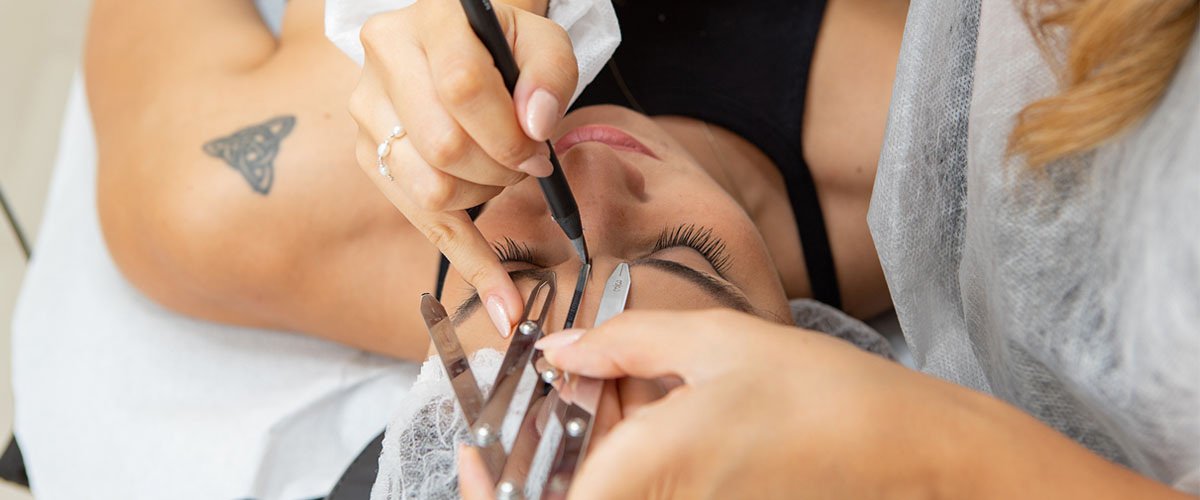 Dalle origini alle attuali tecniche di PMU: la storia del Microblading